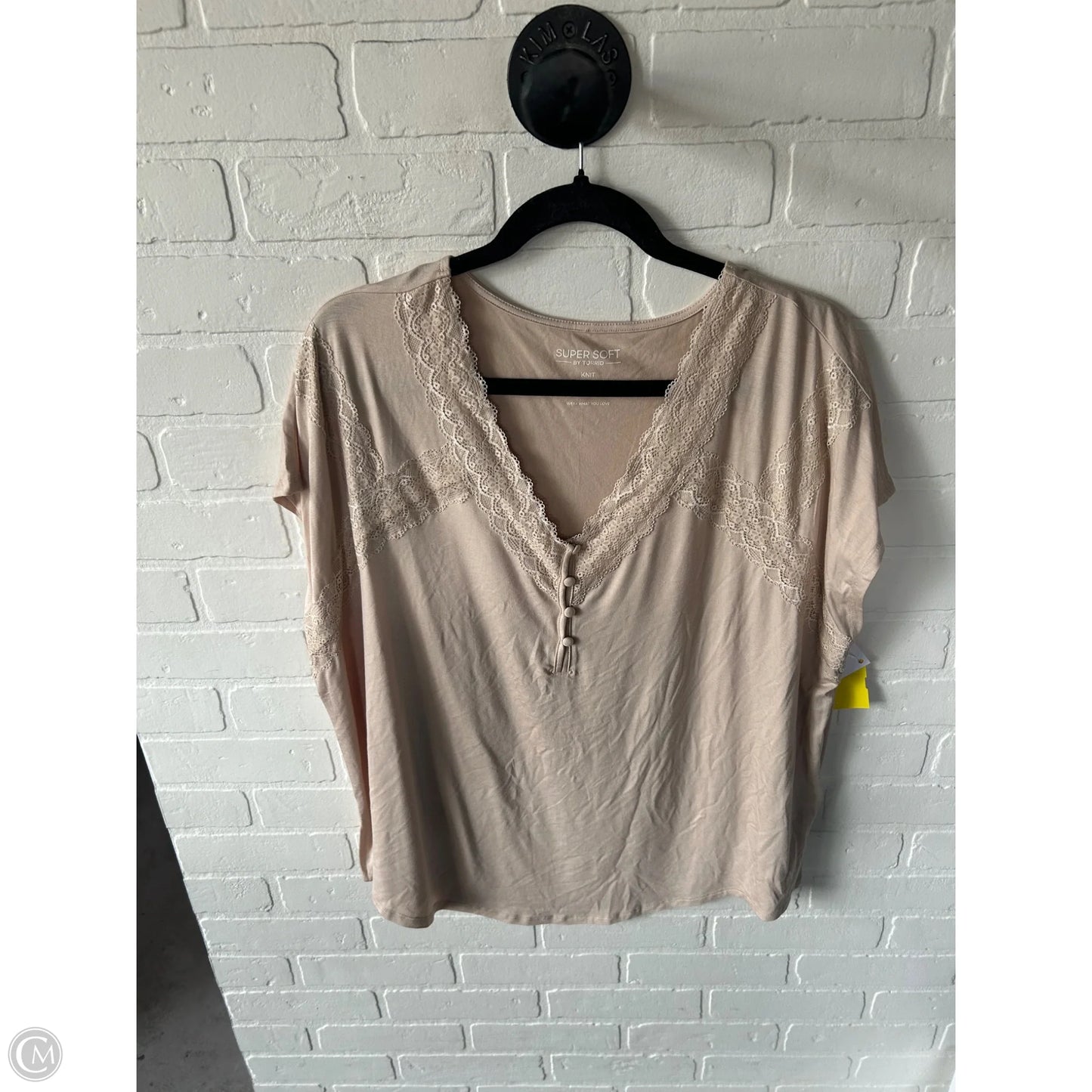 Top Short Sleeve By Torrid In Beige, Size: L