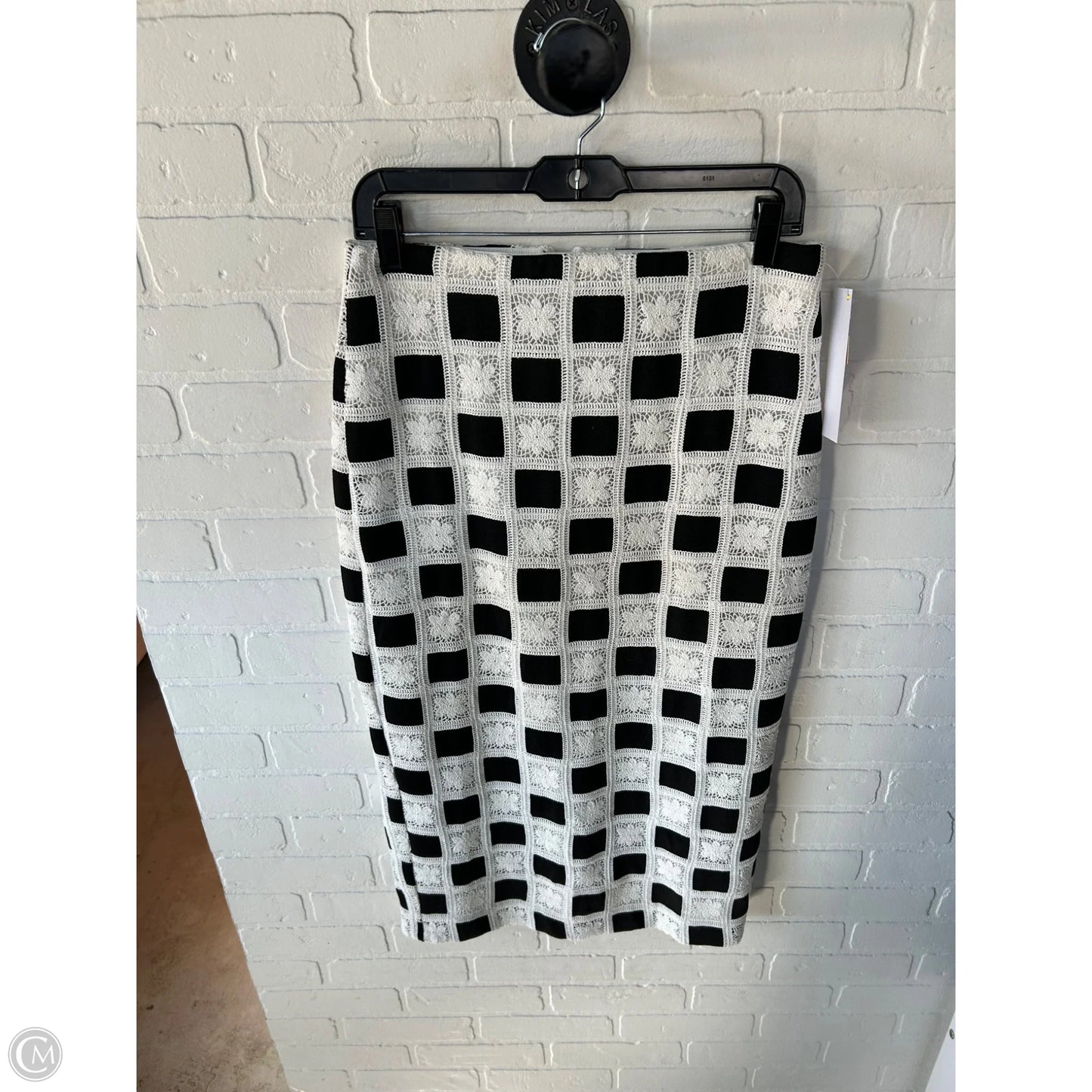 Skirt Midi By Ann Taylor In Black & White, Size: 6