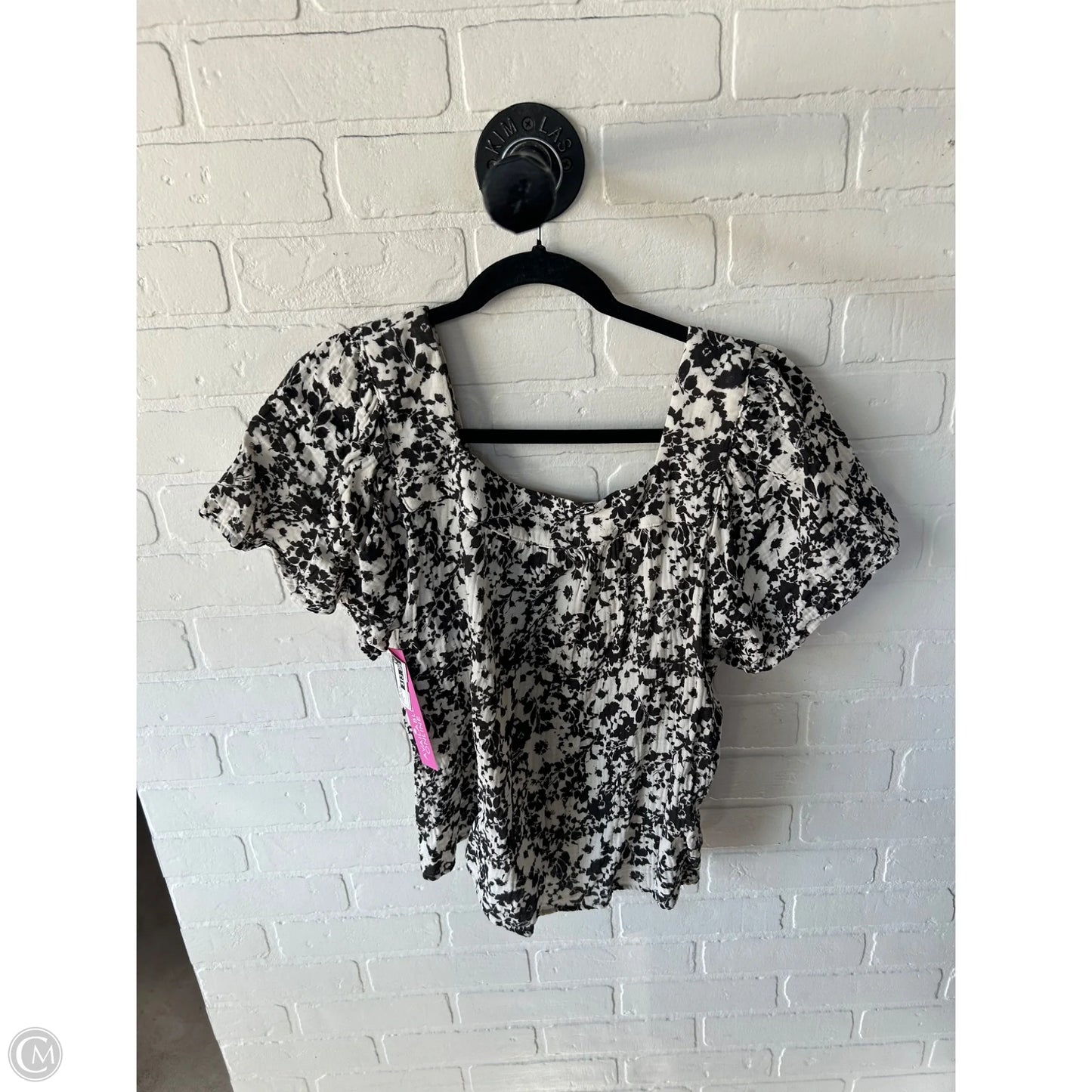 Top Short Sleeve By Rails In Cream & Grey, Size: L