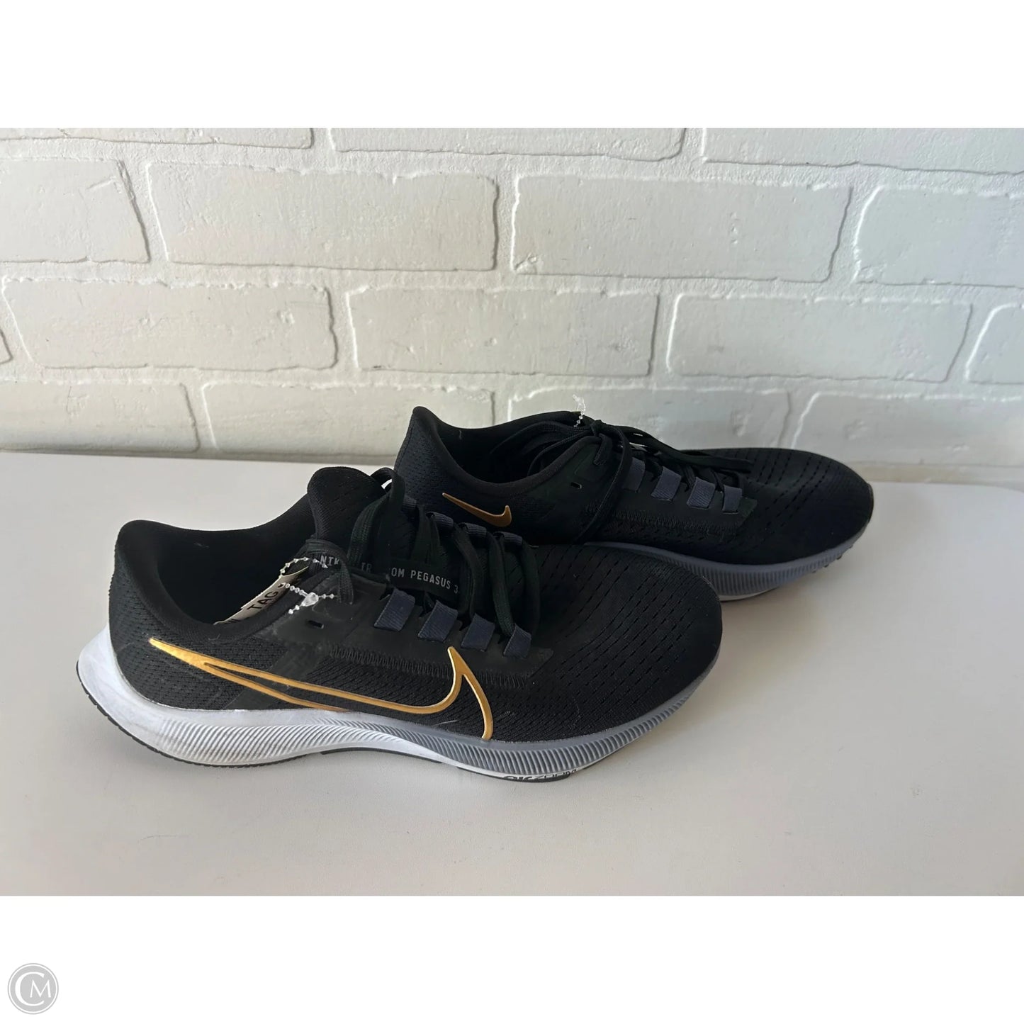 Shoes Athletic By Nike In Black & Gold, Size: 8