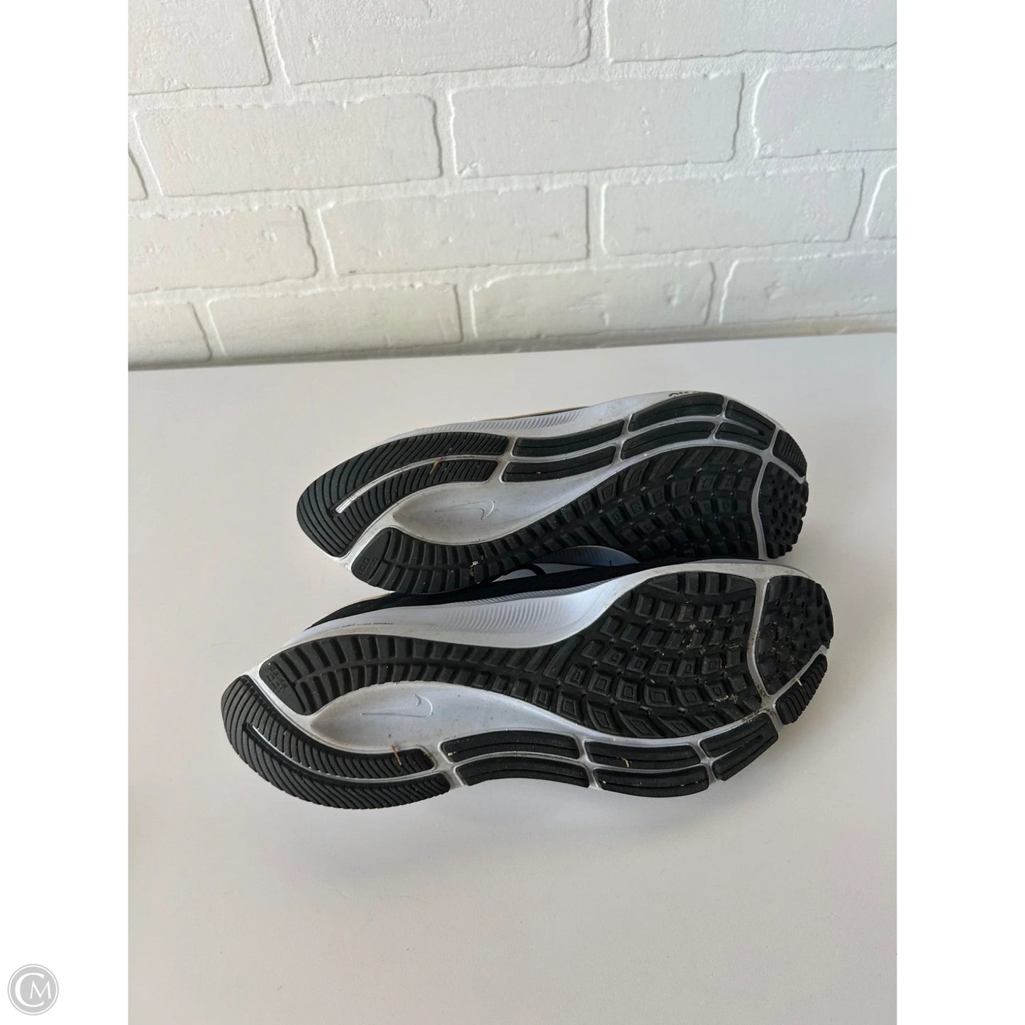 Shoes Athletic By Nike In Black & Gold, Size: 8