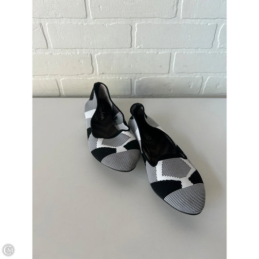 Shoes Flats By Skechers In Black & White, Size: 6.5