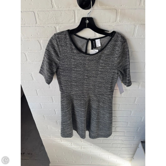 Dress Casual Short By Divided In Black & White, Size: L