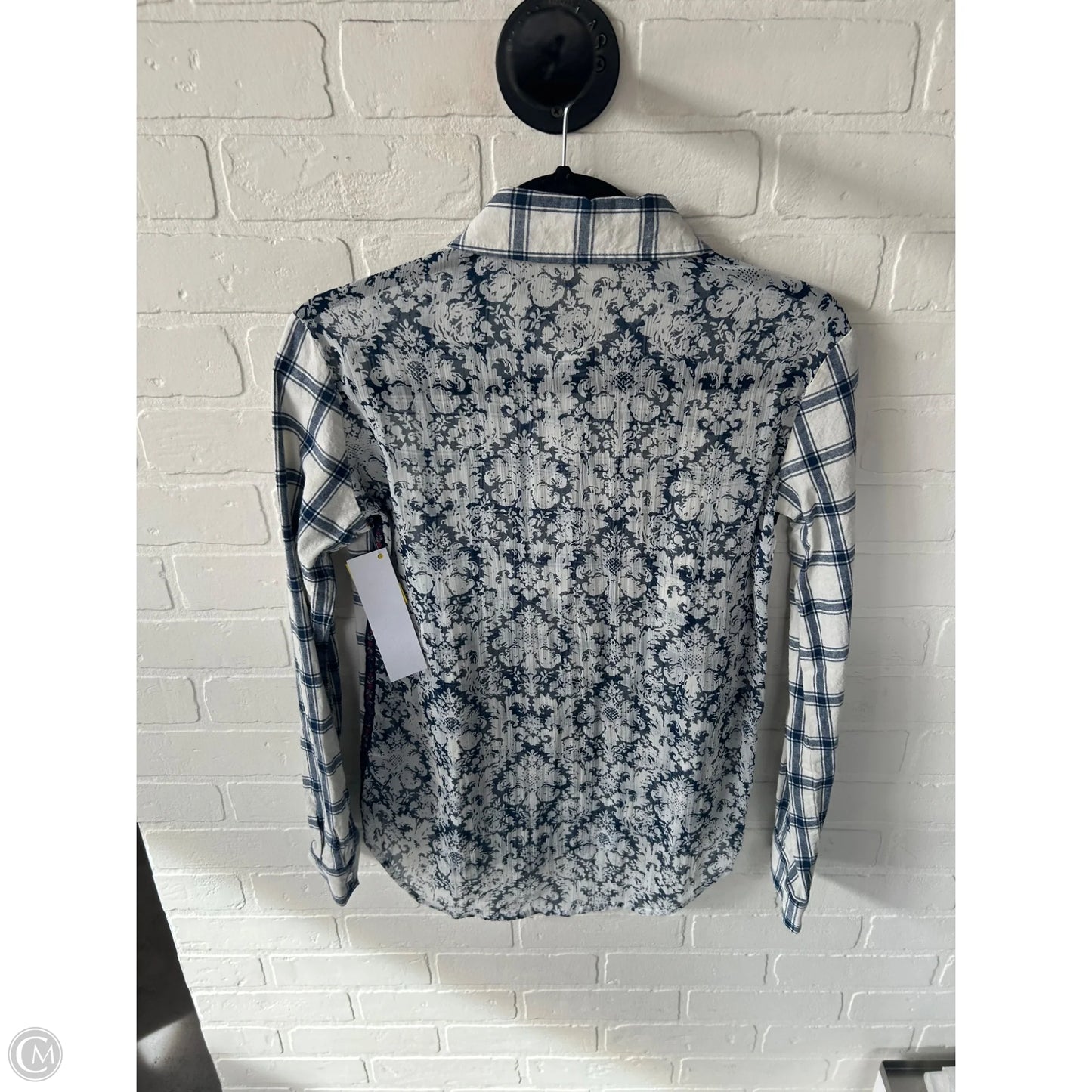 Top Long Sleeve By Clothes Mentor In Blue & Cream, Size: Xs