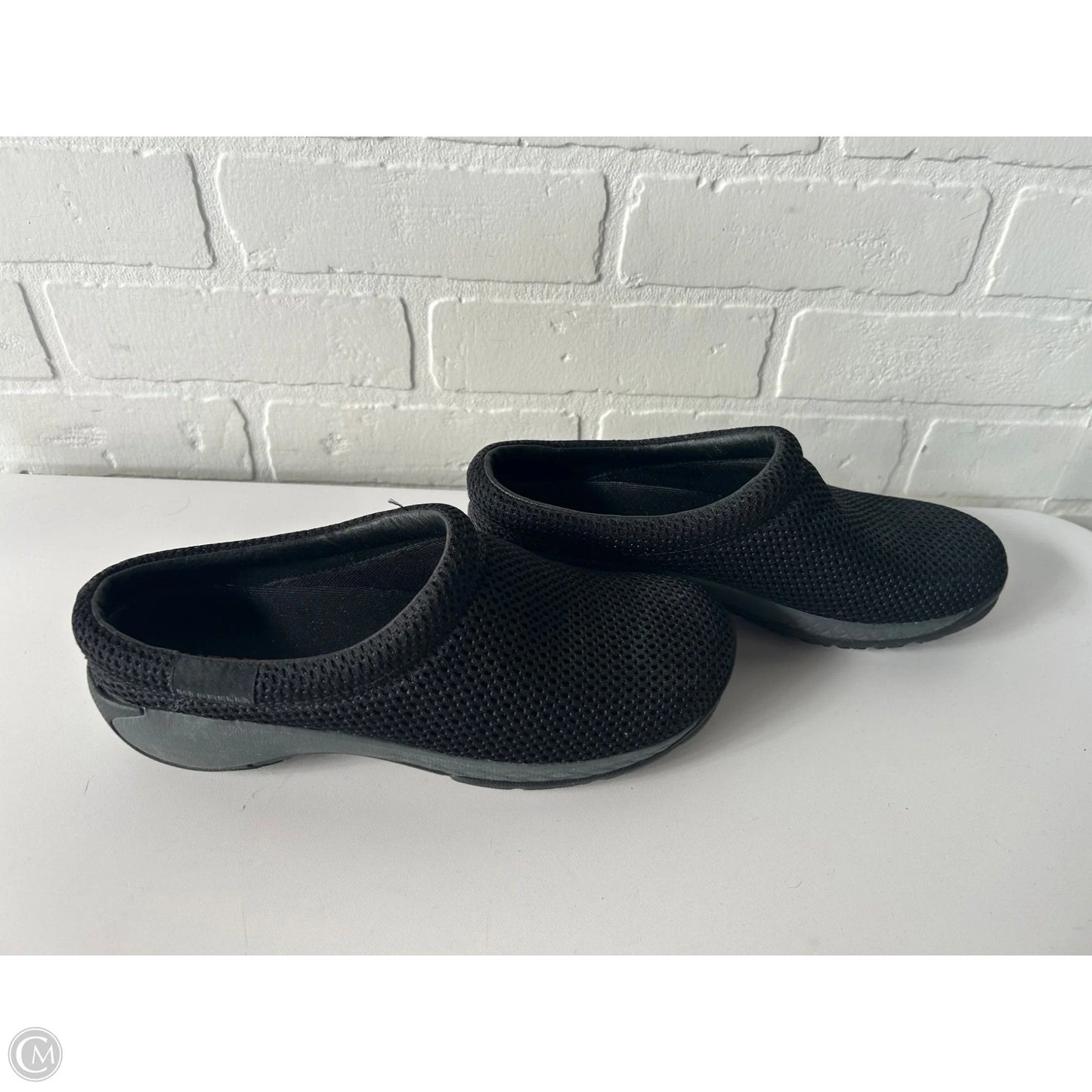 Shoes Flats By Merrell In Black, Size: 7.5