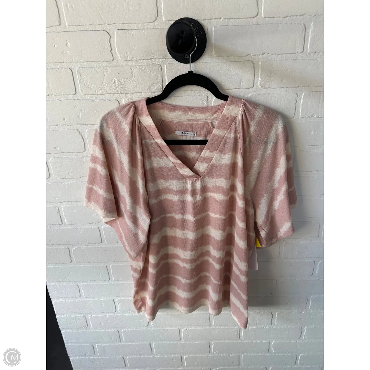 Top Short Sleeve By Clothes Mentor In Cream & Pink, Size: Xl