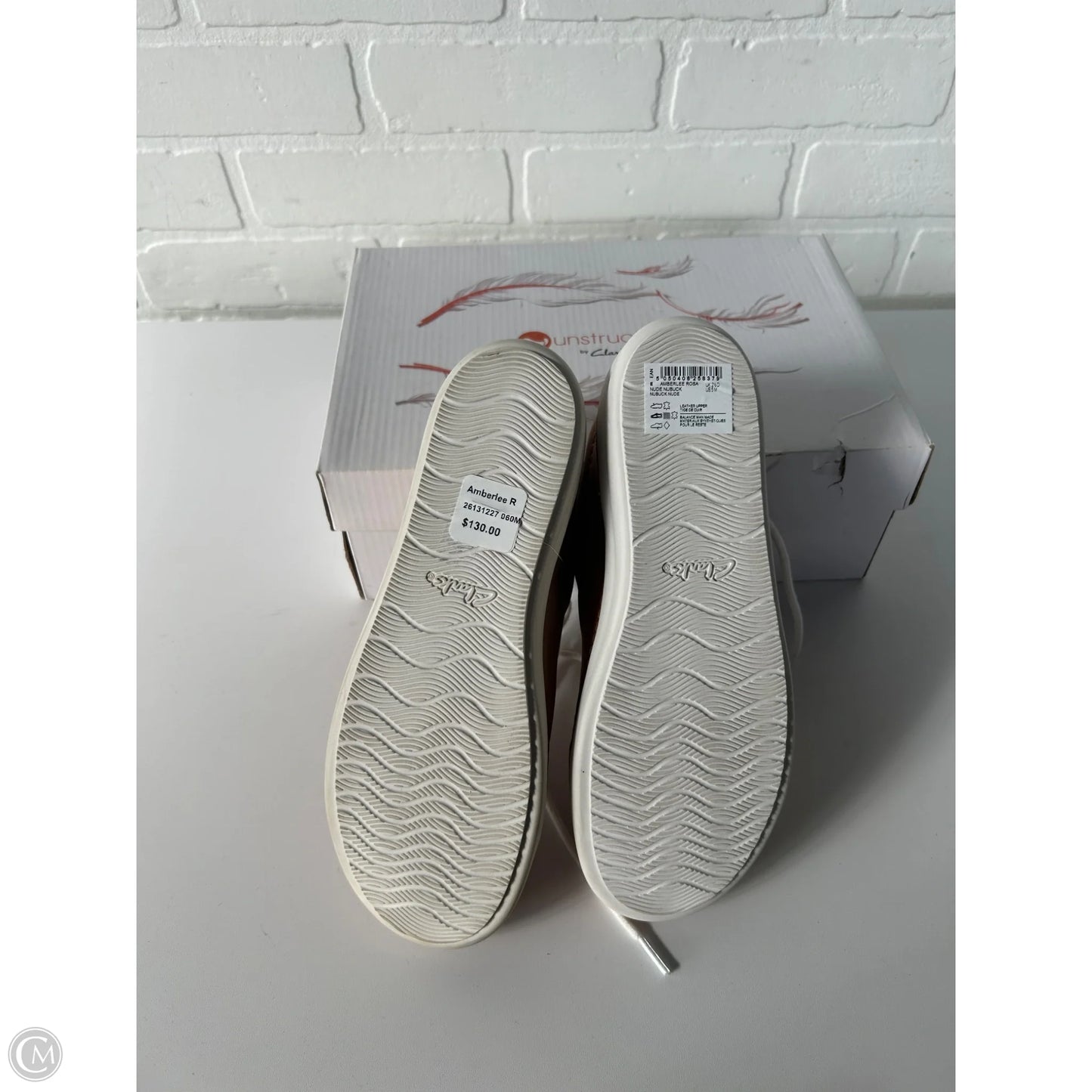 Shoes Flats By Clarks In Tan, Size: 5