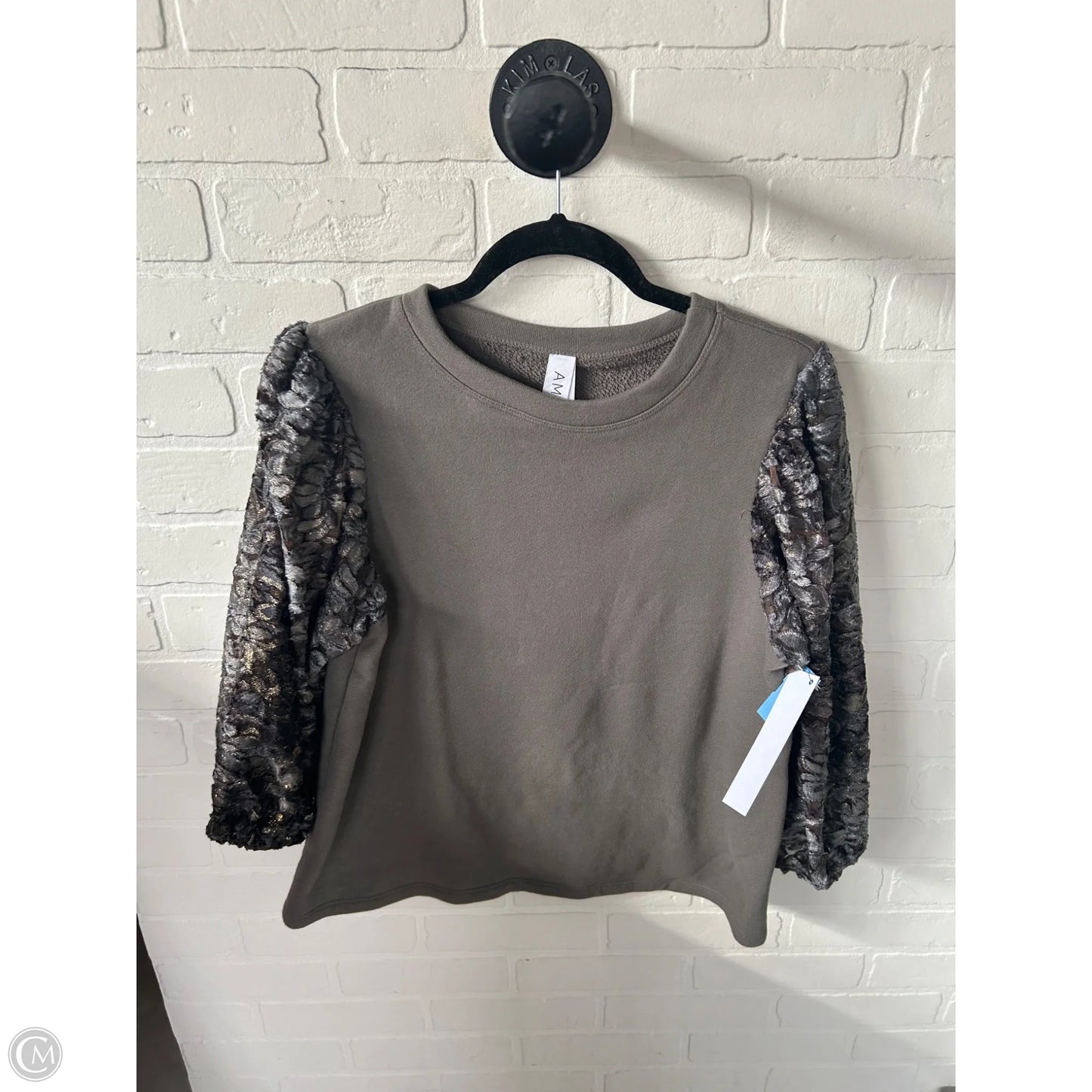 Top 3/4 Sleeve By Amadi In Grey, Size: M