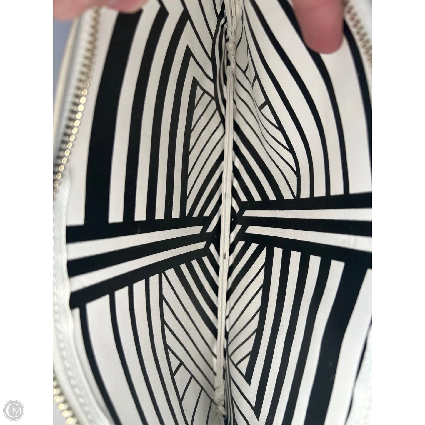 Makeup Bag By Clothes Mentor, Size: Medium