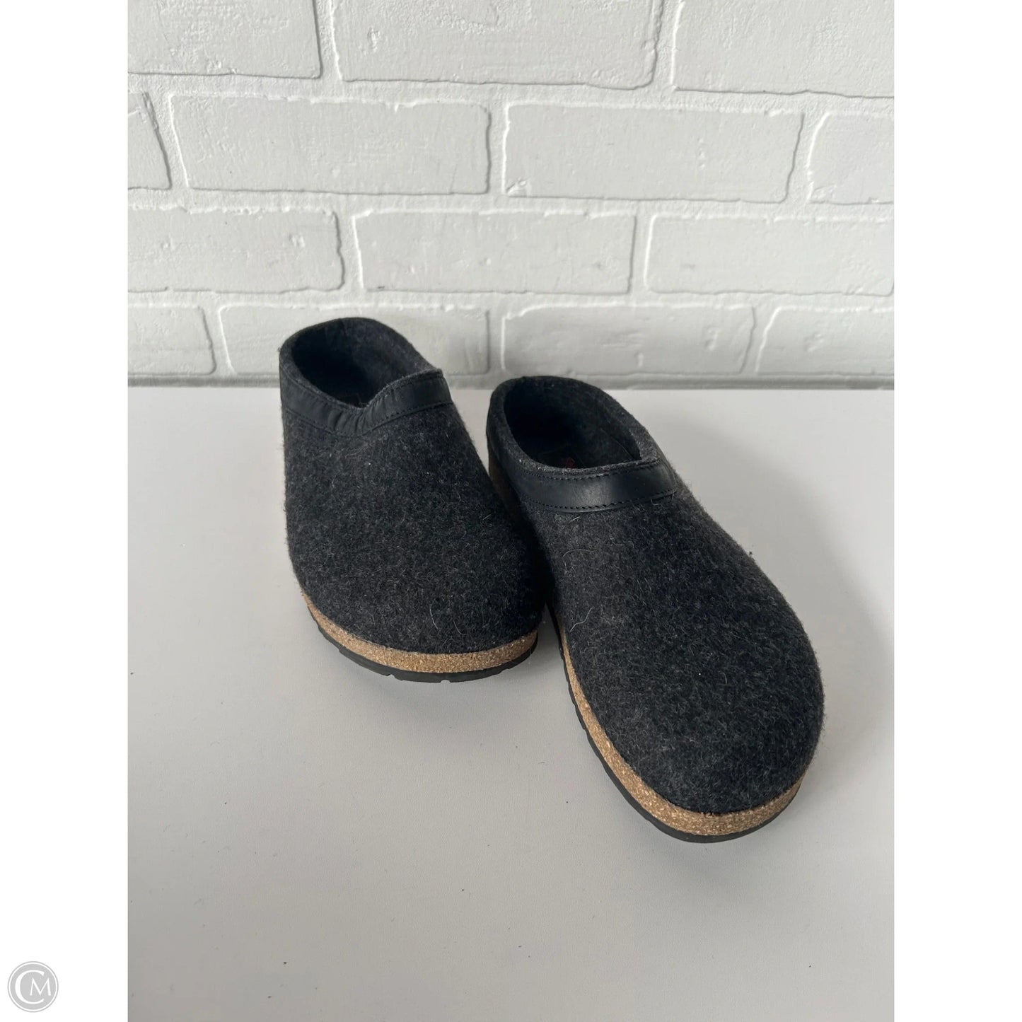 Shoes Flats By Cmb In Grey, Size: 9.5