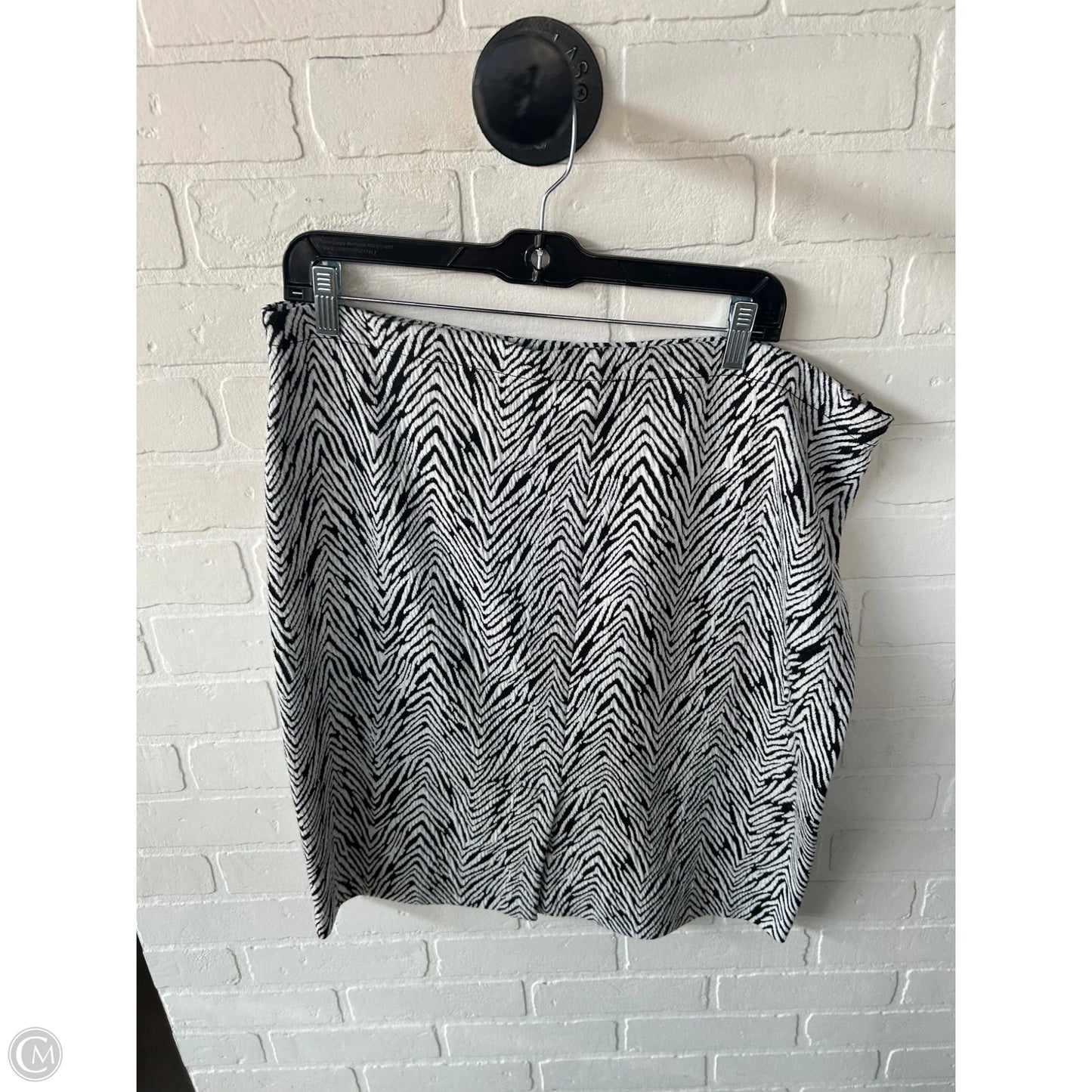 Skirt Mini & Short By Vince Camuto In Black & White, Size: 12