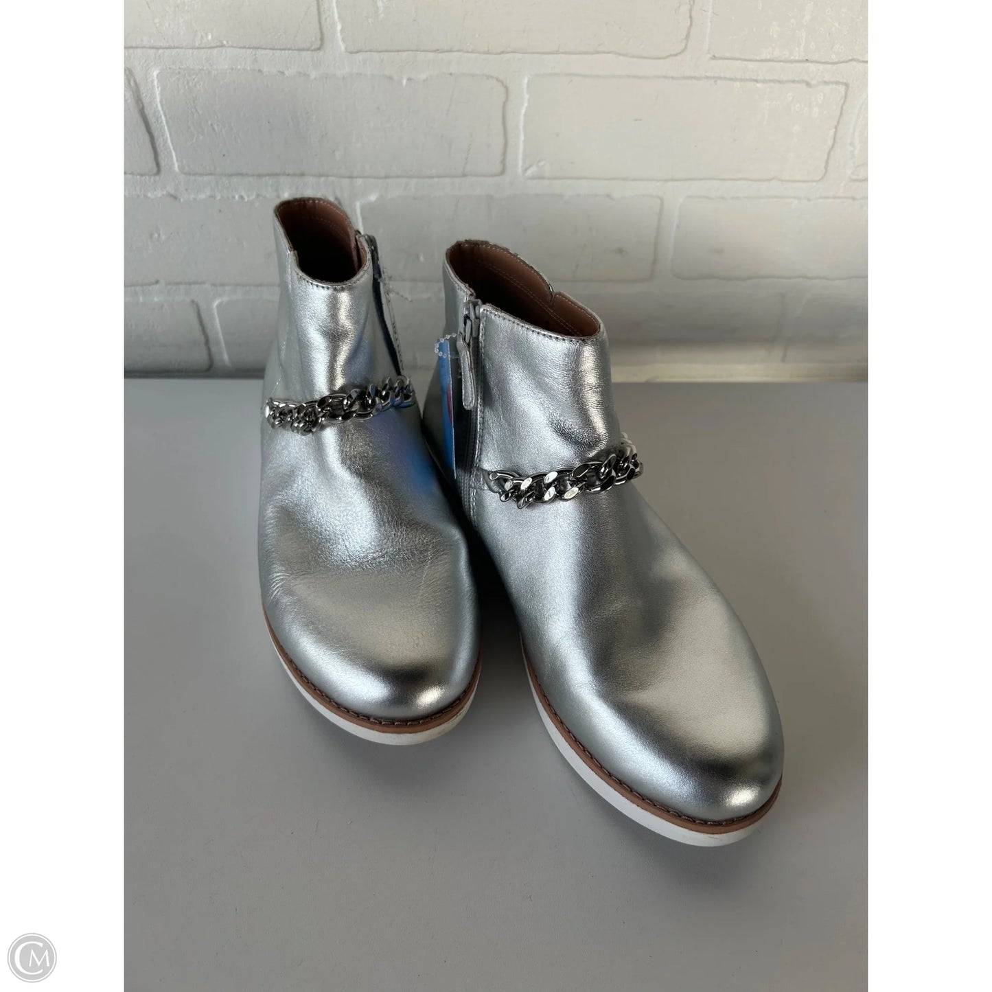 Boots Ankle Flats By Fitflop In Silver, Size: 7