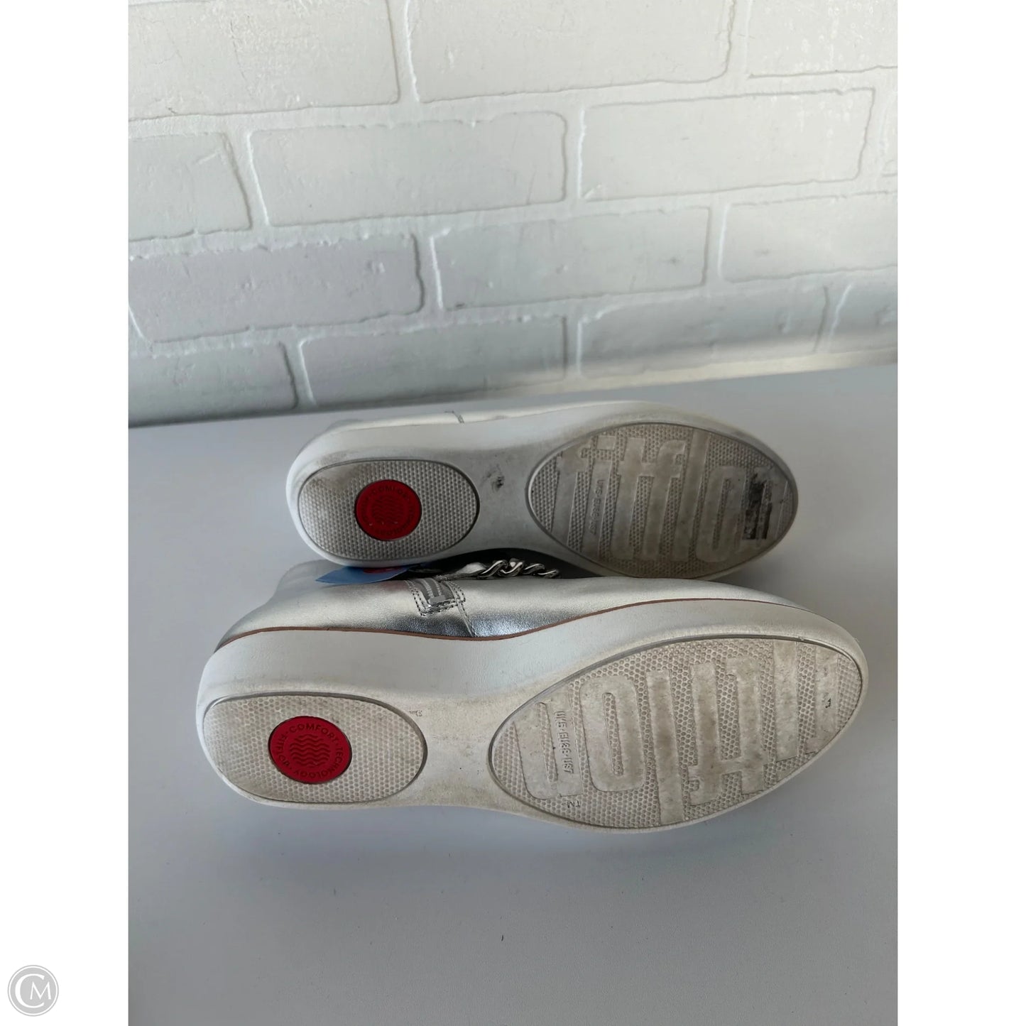 Boots Ankle Flats By Fitflop In Silver, Size: 7