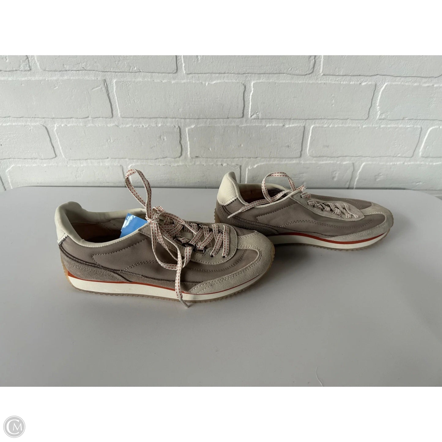 Shoes Sneakers By Zara In Tan, Size: 6
