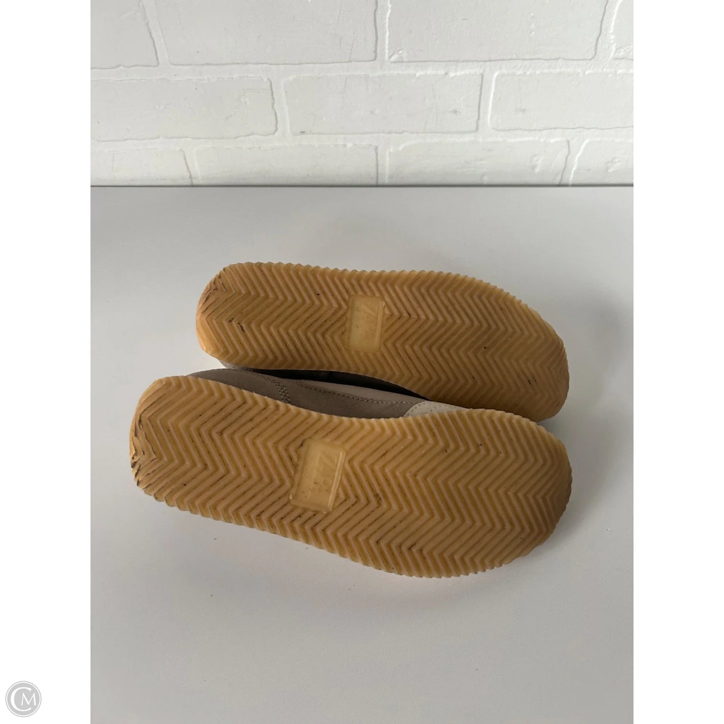 Shoes Sneakers By Zara In Tan, Size: 6