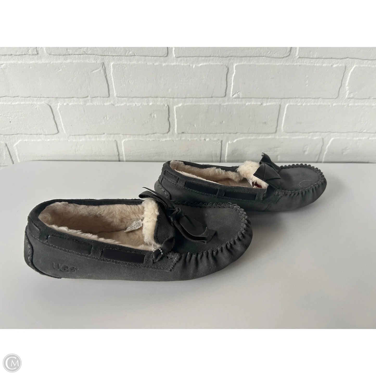 Shoes Designer By Ugg In Grey, Size: 8