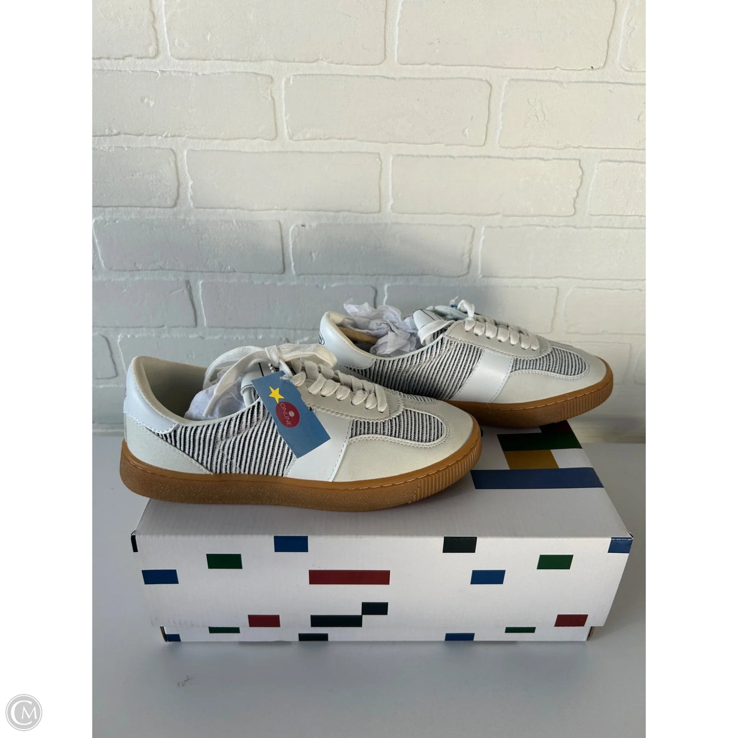 Shoes Sneakers By Cma In Grey & White, Size: 7