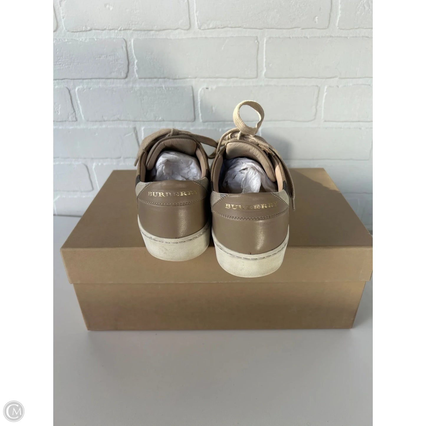 Shoes Luxury Designer By Burberry In Tan, Size: 7.5