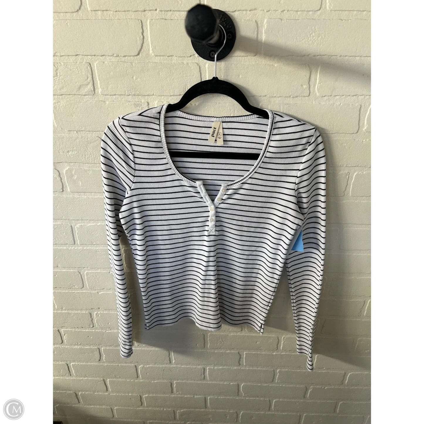 Top Long Sleeve By Pact In Black & White, Size: M