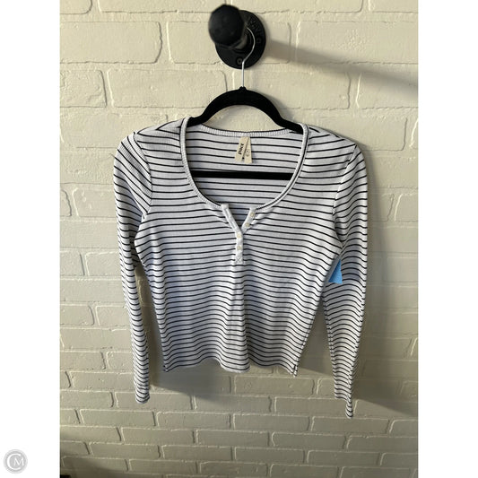 Top Long Sleeve By Pact In Black & White, Size: M