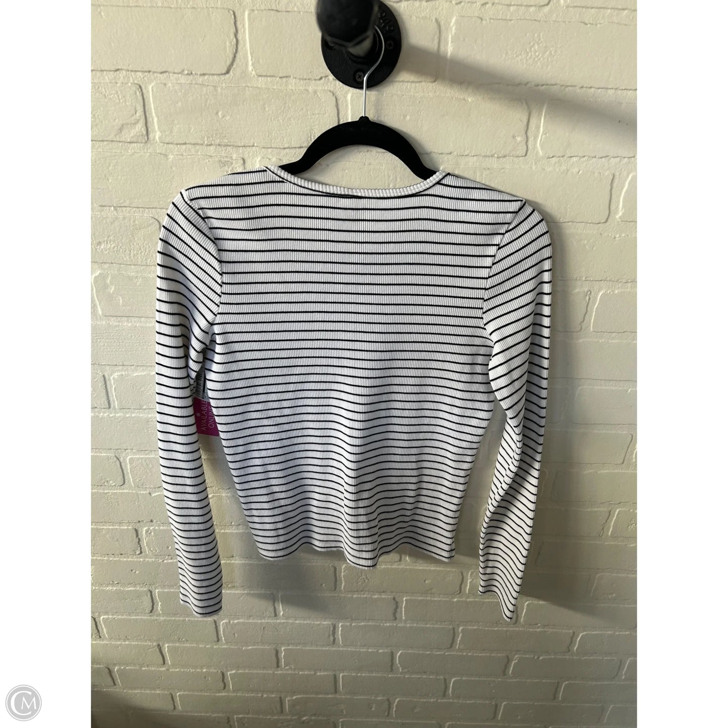Top Long Sleeve By Pact In Black & White, Size: M