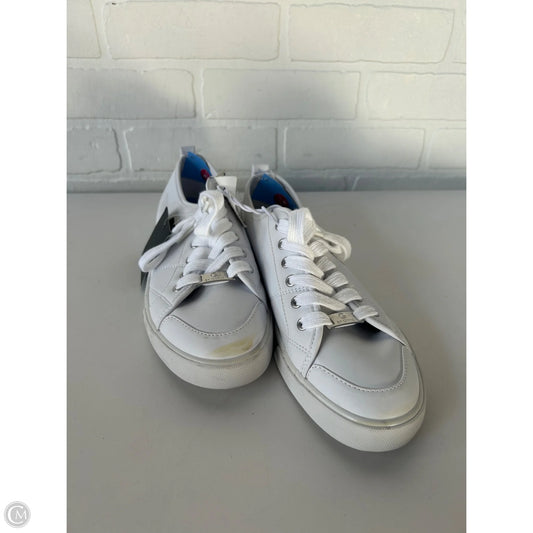 Shoes Sneakers By Guess In White, Size: 8.5