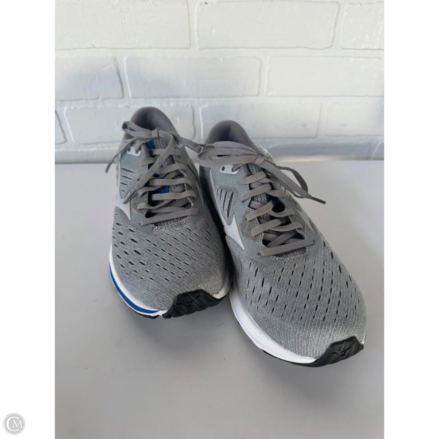 Shoes Athletic By Mizuno In Grey, Size: 7.5