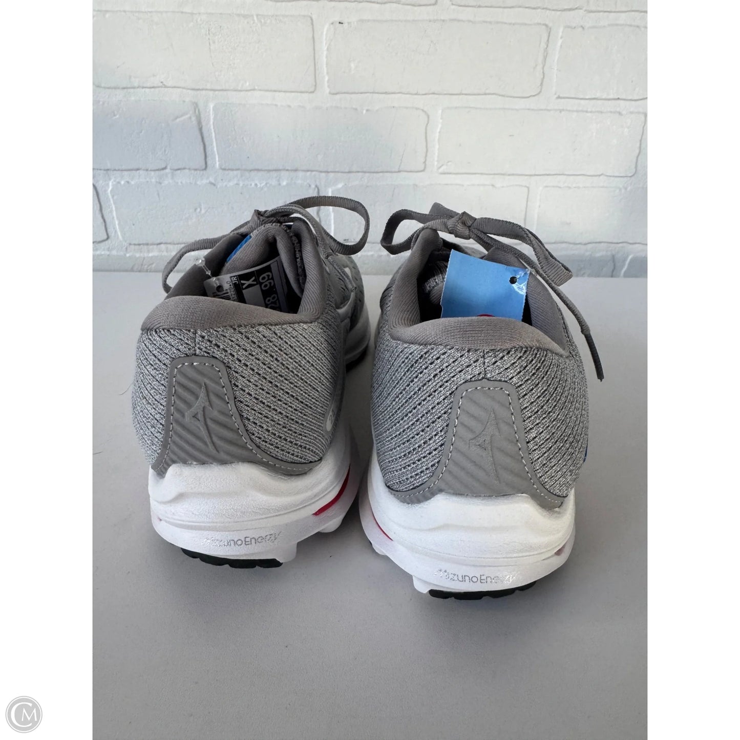 Shoes Athletic By Mizuno In Grey, Size: 7.5