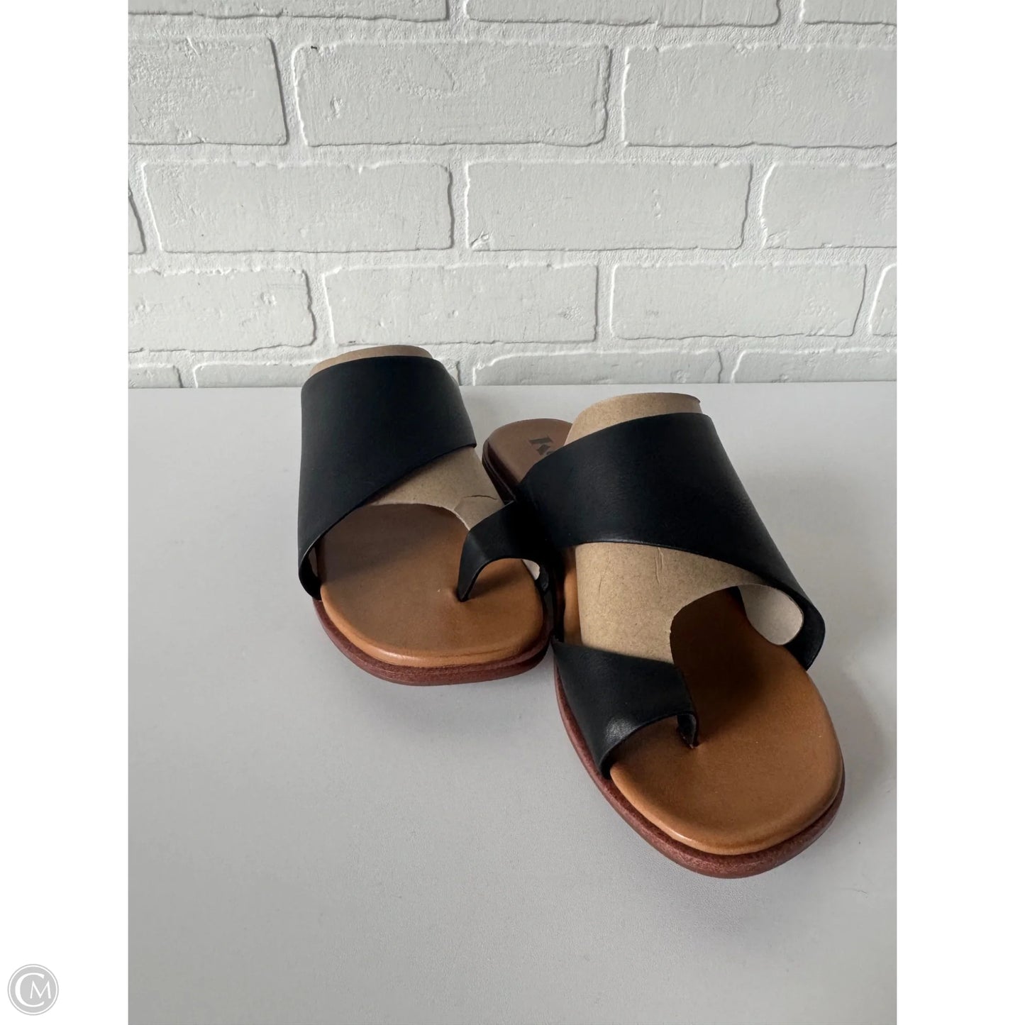 Sandals Flats By Korks In Black, Size: 8