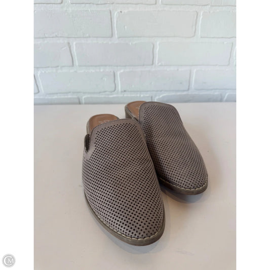 Shoes Flats By Crown Vintage In Brown, Size: 8.5