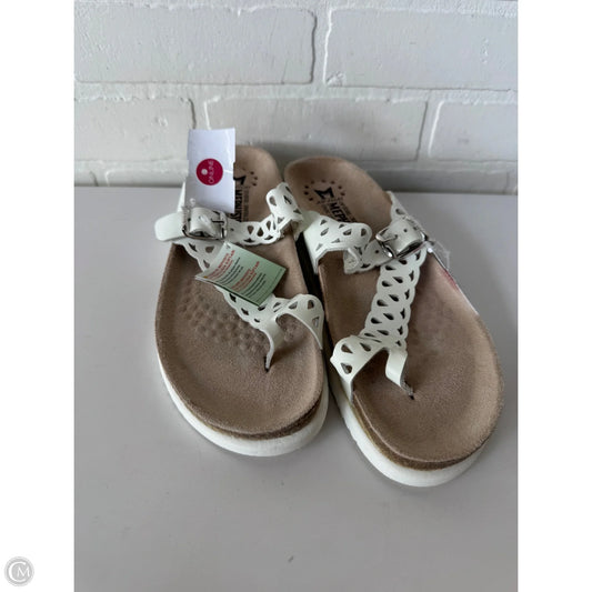 Sandals Flats By Mephisto In White, Size: 8.5