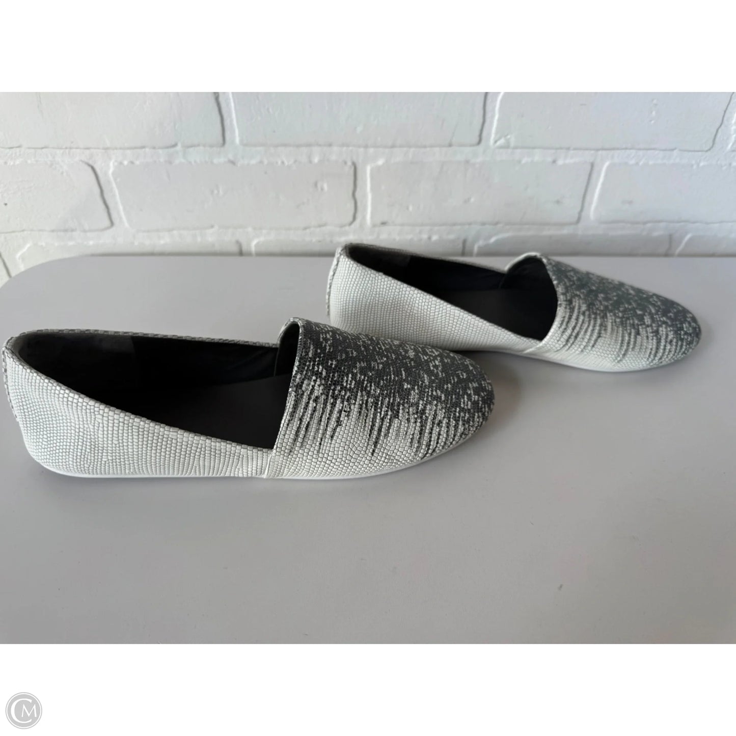 Shoes Flats By Vince In Grey & White, Size: 8.5