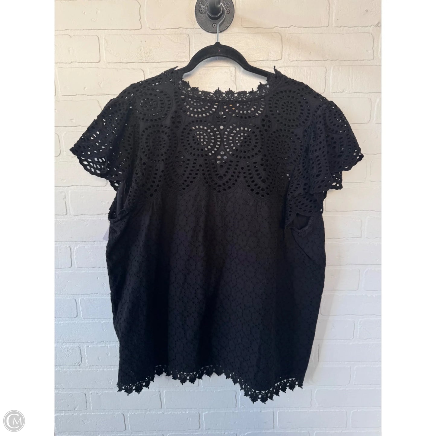 Top Short Sleeve By Clothes Mentor In Black, Size: 1x