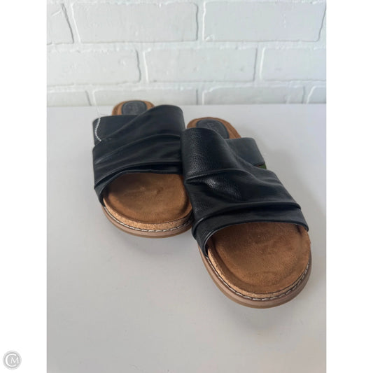 Sandals Flats By Sofft In Black, Size: 8.5