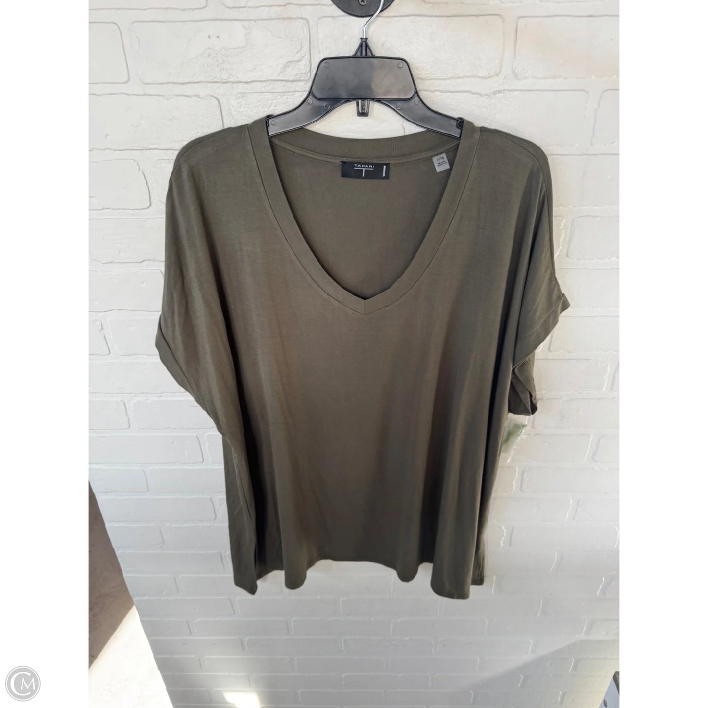 Top Short Sleeve Basic By Tahari In Green, Size: 1x