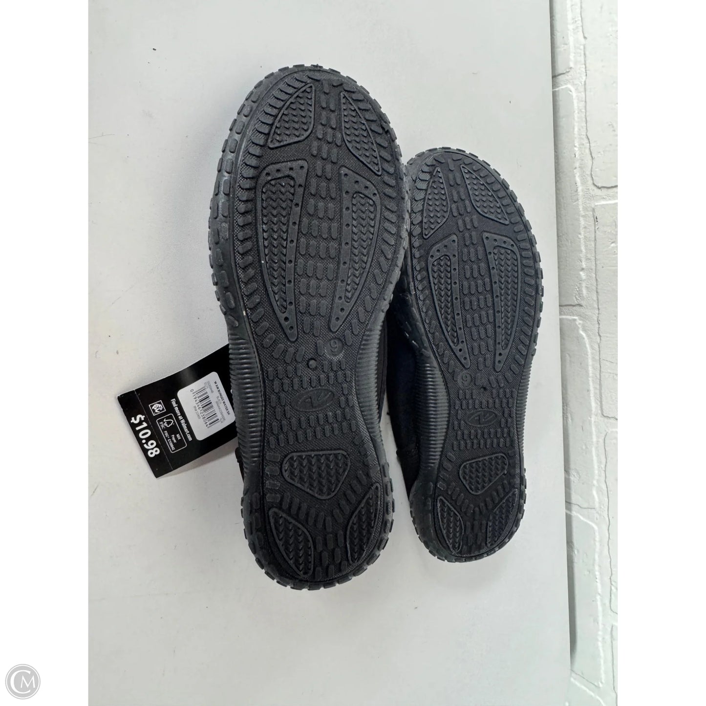 Shoes Athletic By Athletic Works In Black, Size: 9