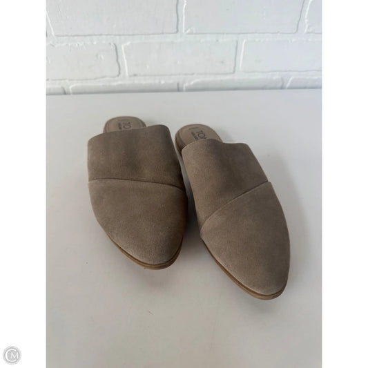 Shoes Flats By Toms In Tan, Size: 6.5