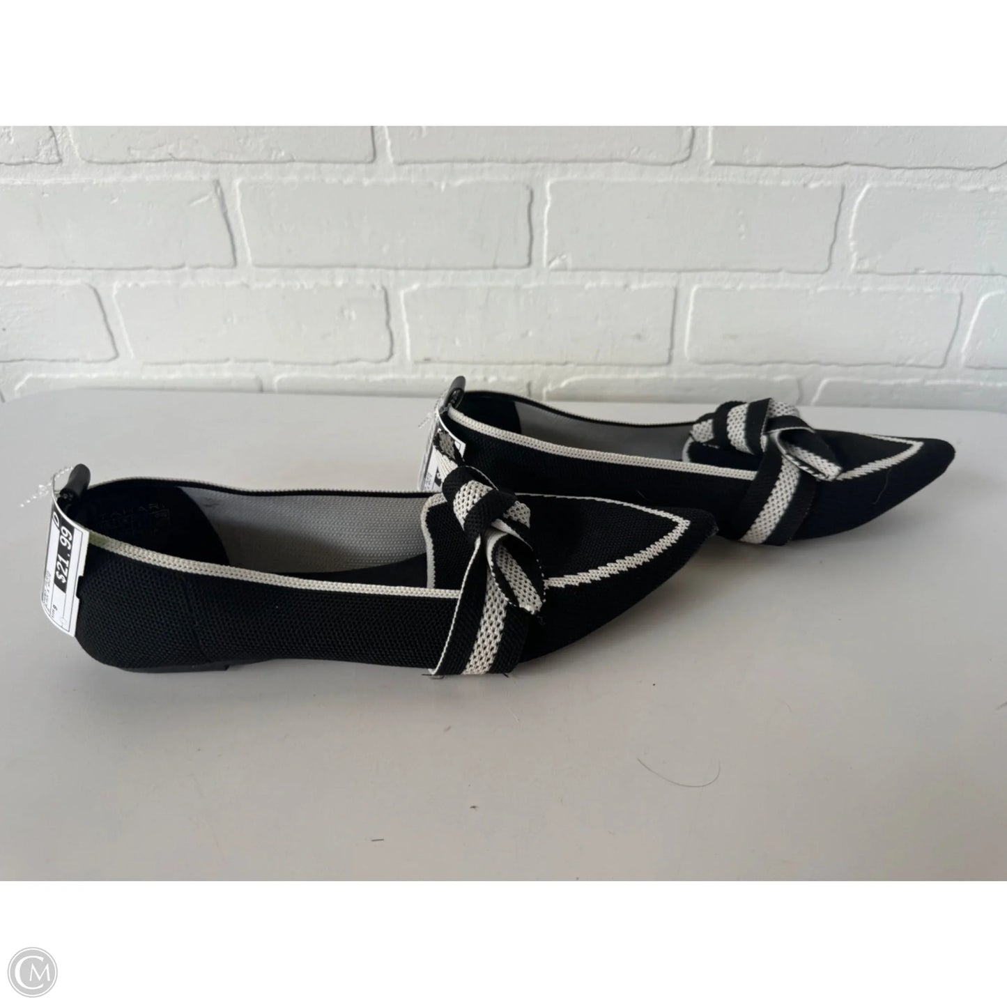 Shoes Flats By Tahari In Black & White, Size: 9