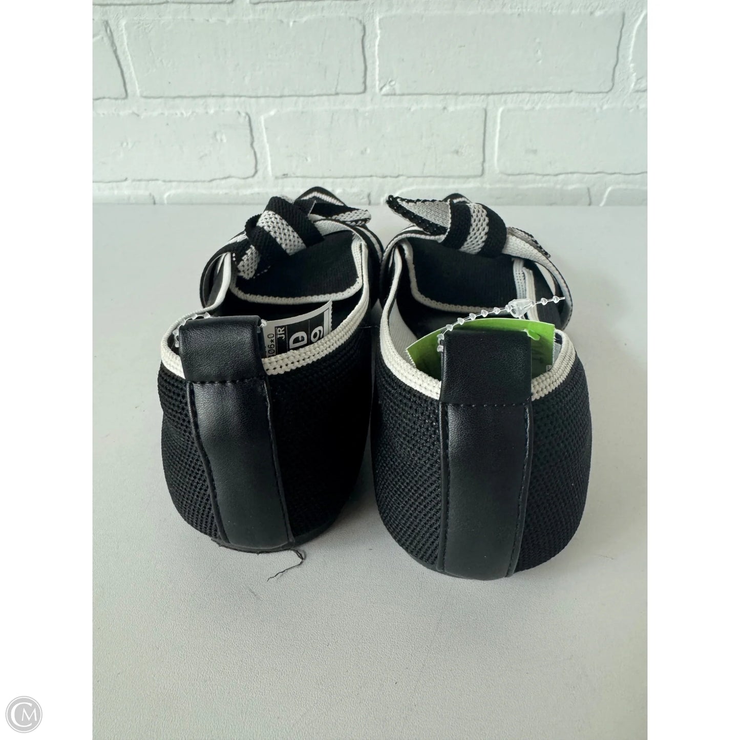 Shoes Flats By Tahari In Black & White, Size: 9