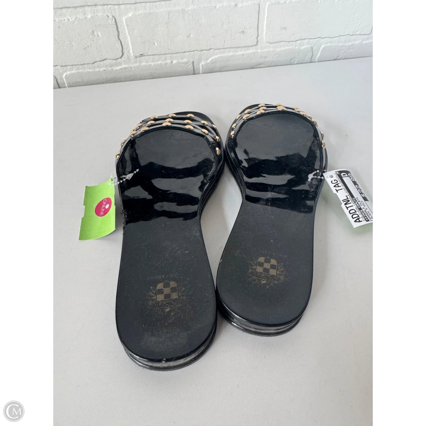 Sandals Flats By Vince Camuto In Black & Gold, Size: 9