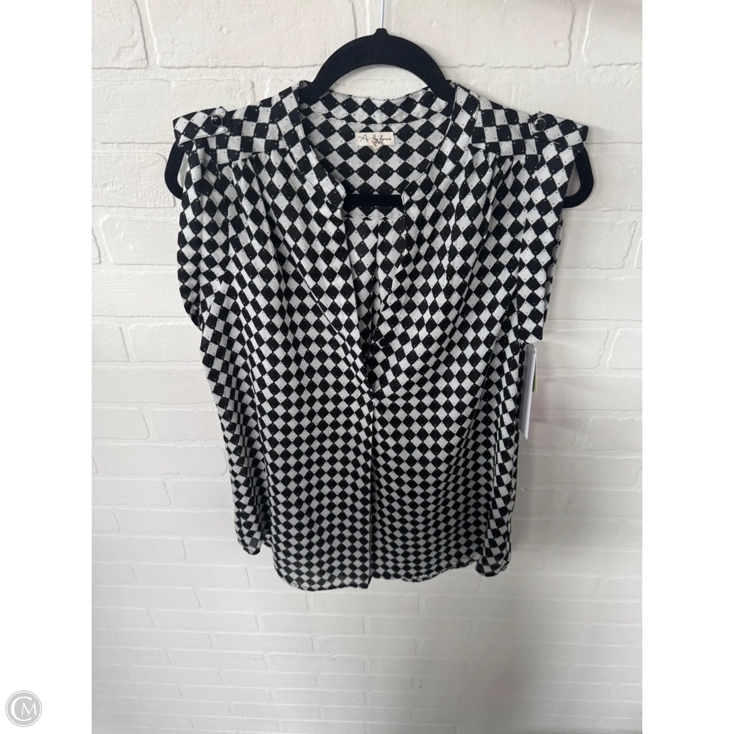 Top Sleeveless By Antilia Femme In Black & White, Size: M