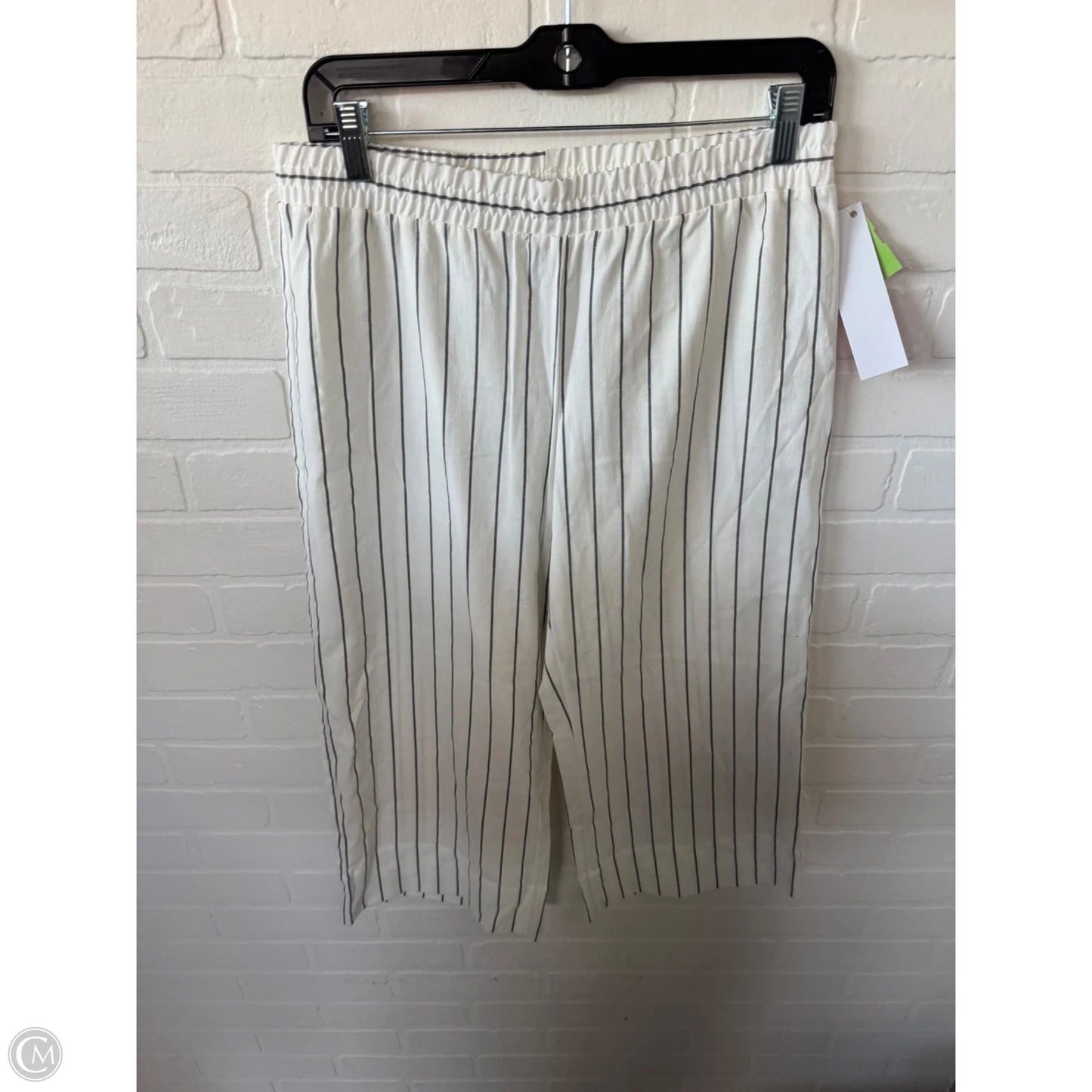 Pants Cropped By Clothes Mentor In Black & White, Size: 8