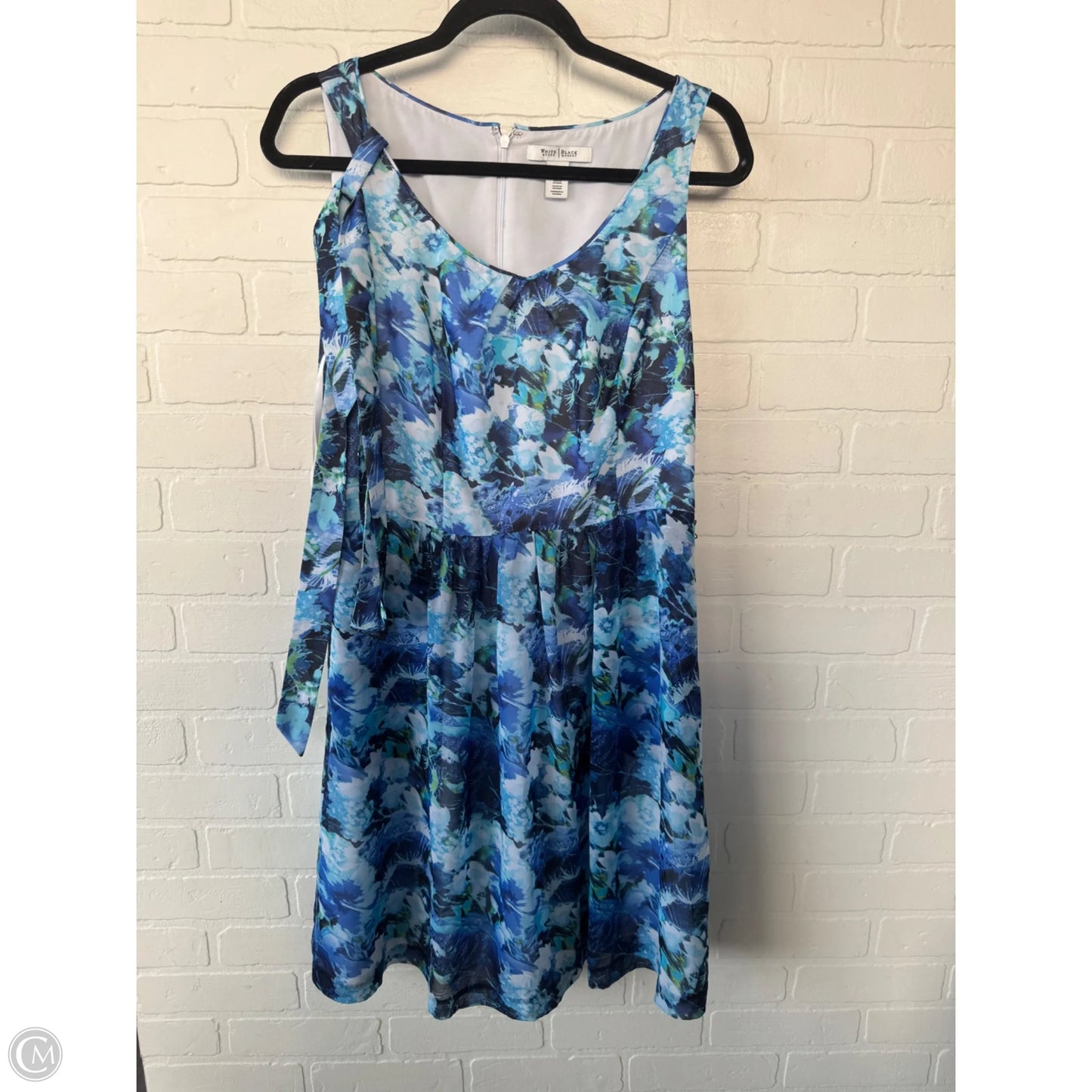 Dress Casual Short By White House Black Market In Blue & White, Size: M