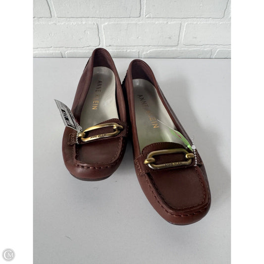 Shoes Flats By Anne Klein In Brown, Size: 7.5