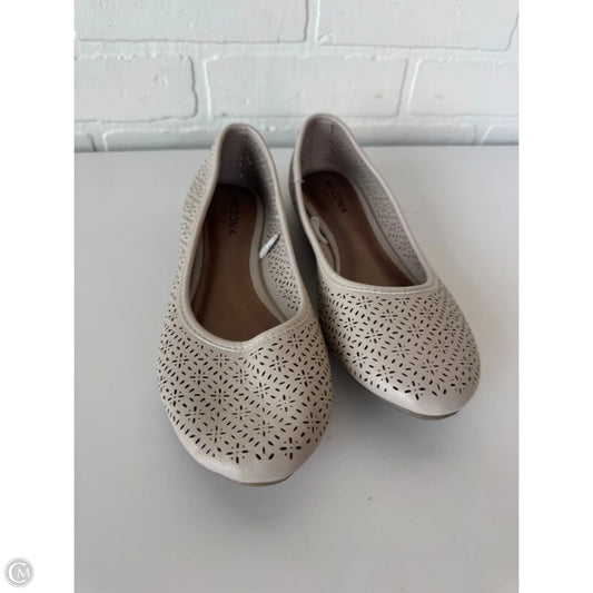 Shoes Flats By Arizona In Cream, Size: 8
