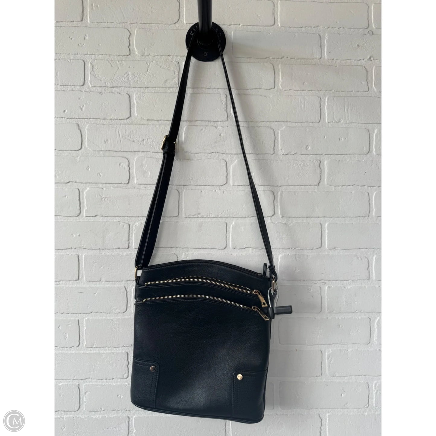 Crossbody By Clothes Mentor, Size: Medium