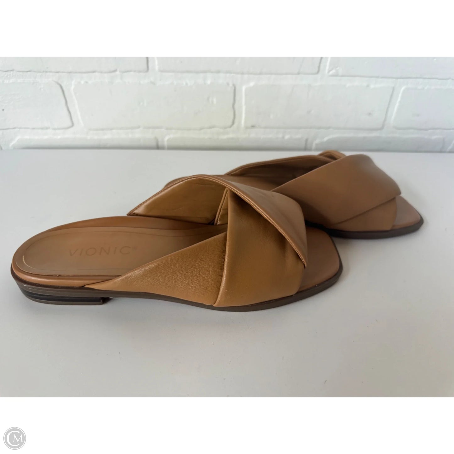 Shoes Flats By Vionic In Brown, Size: 7