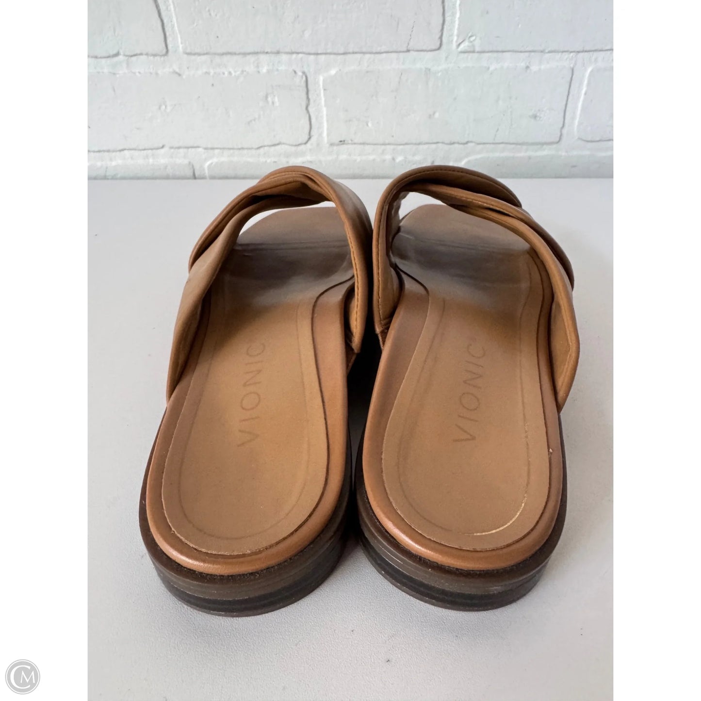 Shoes Flats By Vionic In Brown, Size: 7