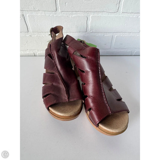 Sandals Heels Block By Dansko In Maroon, Size: 7.5