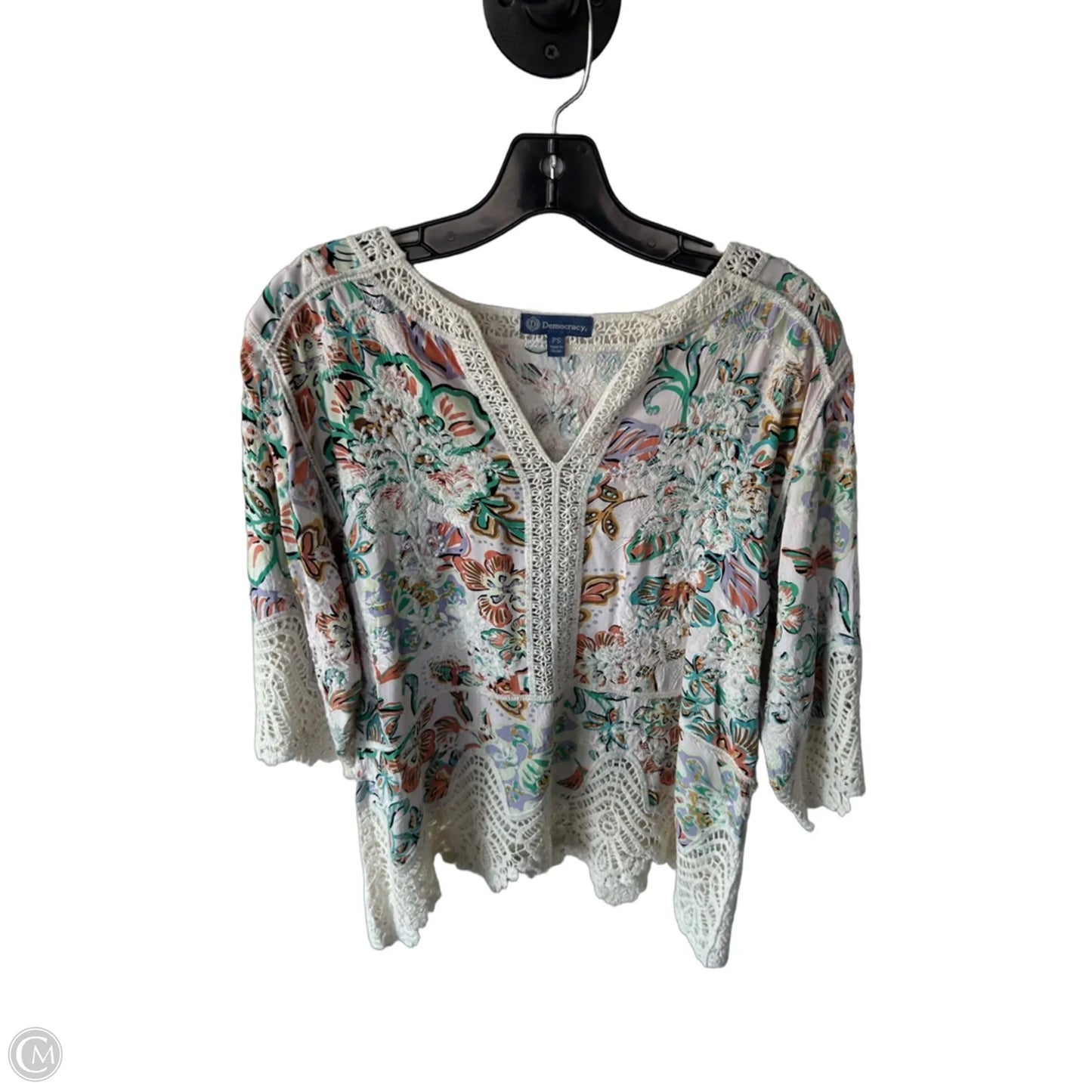 Top 3/4 Sleeve By Democracy In Cream & Green, Size: S